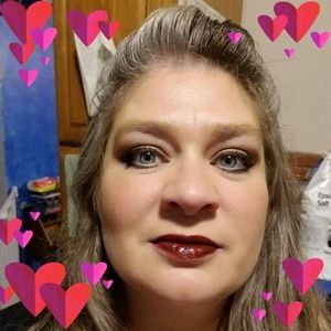 Meet your Posher, Tia